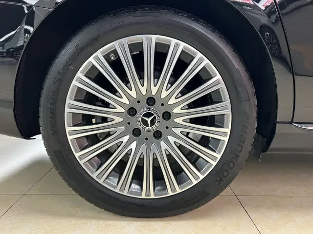 Mercedes-Benz E-Class — Фото автомобиля 29
