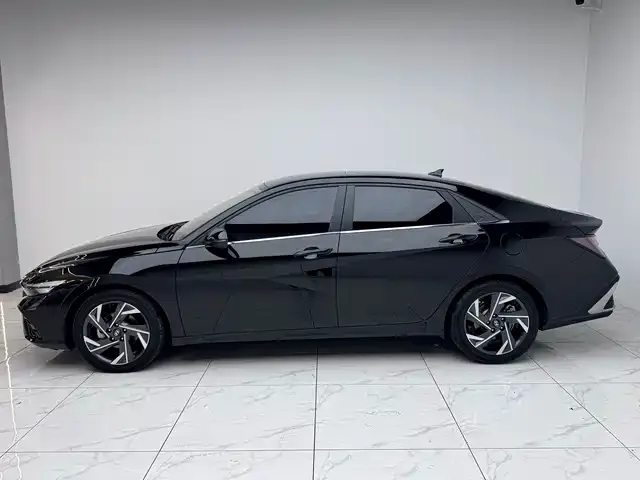 Hyundai Elantra — Фото автомобиля 4