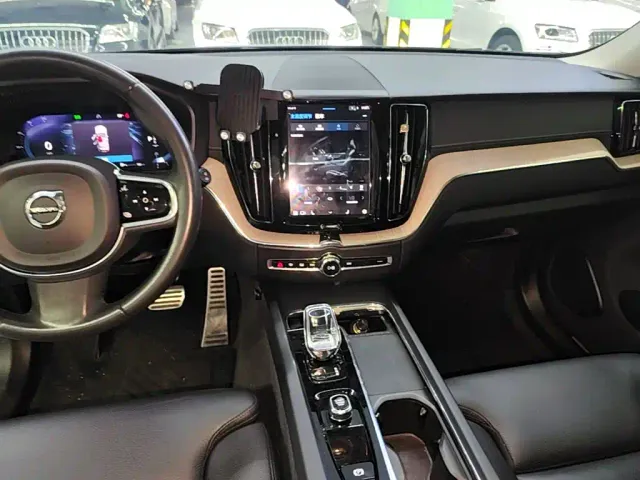Volvo XC60 — Фото автомобиля 13