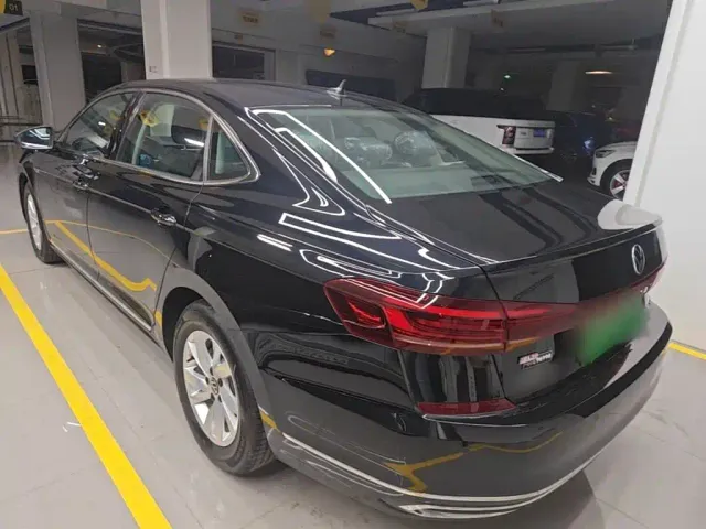 Volkswagen Passat — Фото автомобиля 4