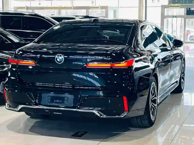 BMW 7 Series — Фото автомобиля 9