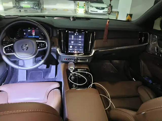 Volvo S90 — Фото автомобиля 12