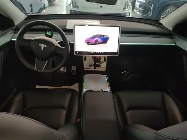 Tesla Model Y — Фото автомобиля 9