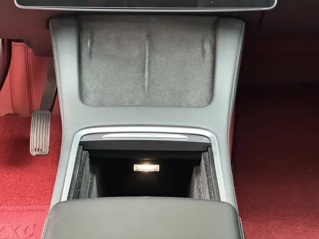 Tesla Model Y — Фото автомобиля 12