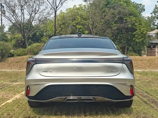 Hongqi H6 — Фото автомобиля 25