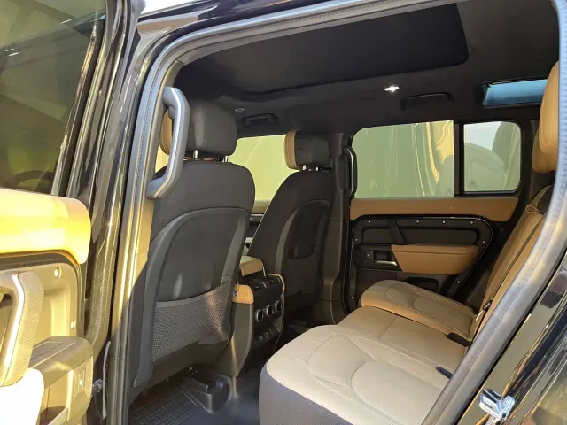 Land Rover Defender — Фото автомобиля 13