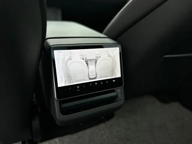 Tesla Model 3 — Фото автомобиля 7