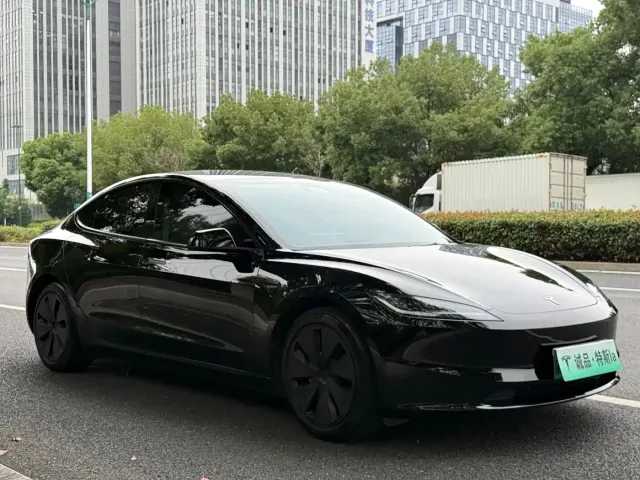 Tesla Model 3 — Фото автомобиля 7