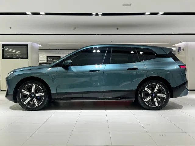 BMW iX — Фото автомобиля 4