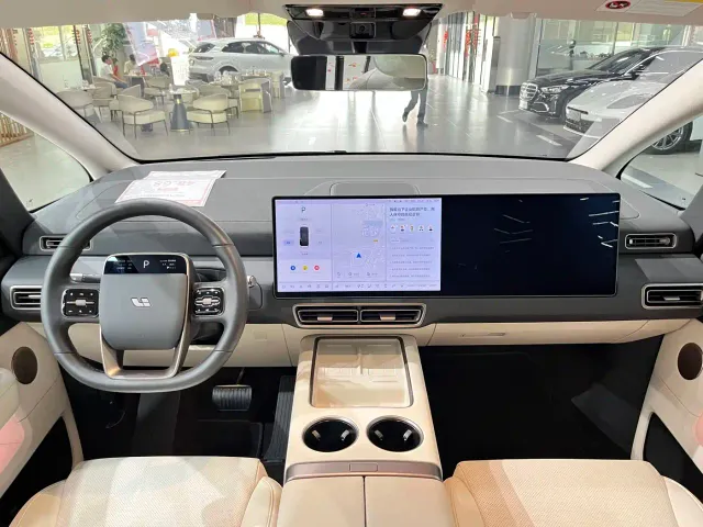 Li Auto MEGA — Фото автомобиля 7