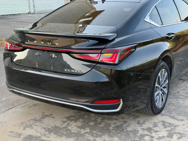 Lexus ES — Фото автомобиля 15