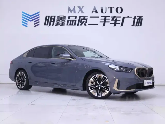 BMW 5 Series — Фото автомобиля 5