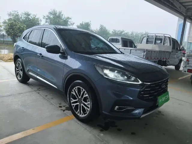 Ford Escape — Фото автомобиля 3
