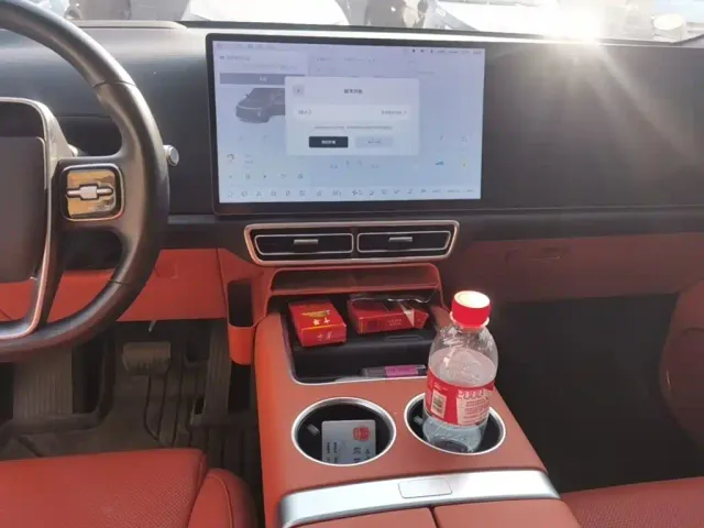 Li Auto L8 — Фото автомобиля 12