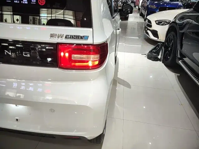 Wuling Hongguang Mini EV — Фото автомобиля 7
