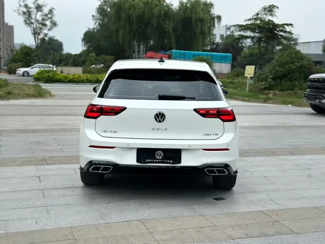 Volkswagen Golf — Фото автомобиля 5