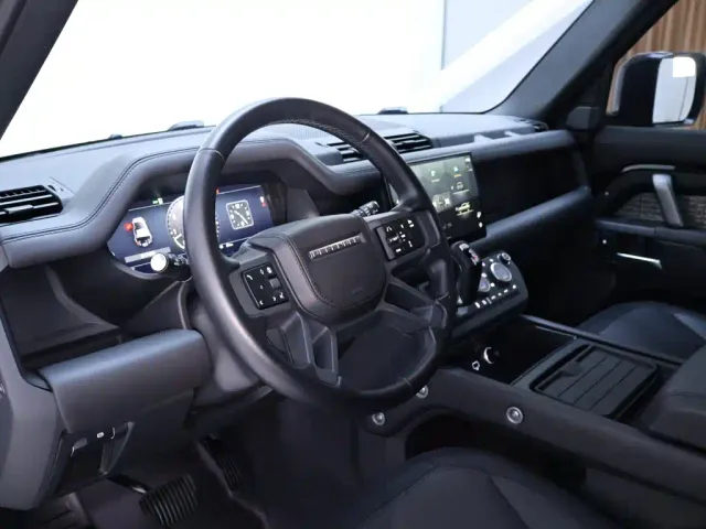 Land Rover Defender — Фото автомобиля 11