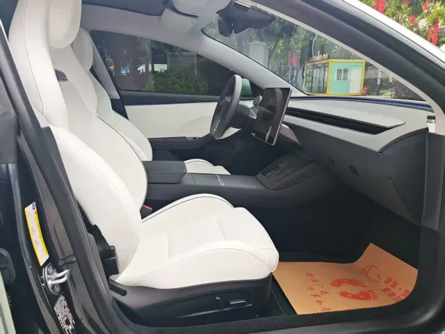 Tesla Model 3 — Фото автомобиля 11