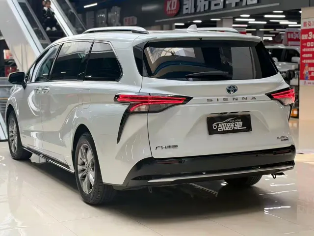 Toyota Sienna — Фото автомобиля 14
