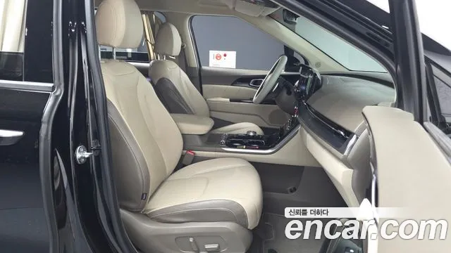 Kia Carnival Generation 4 — Фото автомобиля 17