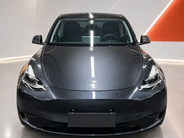Tesla Model Y — Фото автомобиля 2