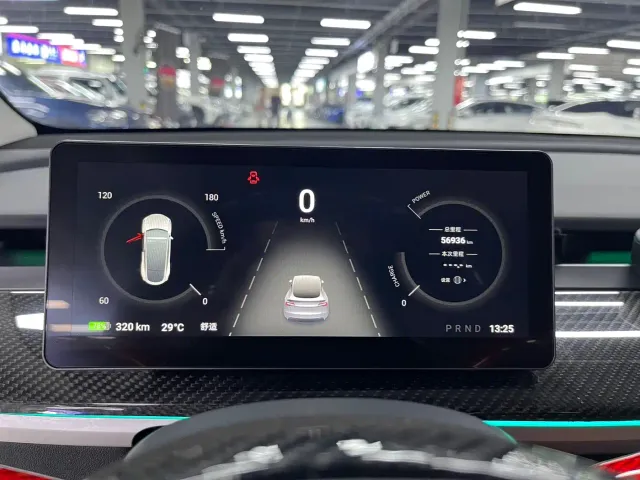 Tesla Model Y — Фото автомобиля 13