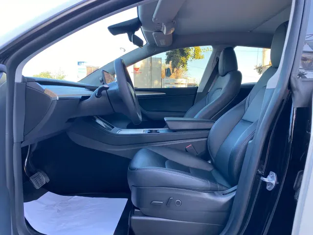 Tesla Model Y — Фото автомобиля 15