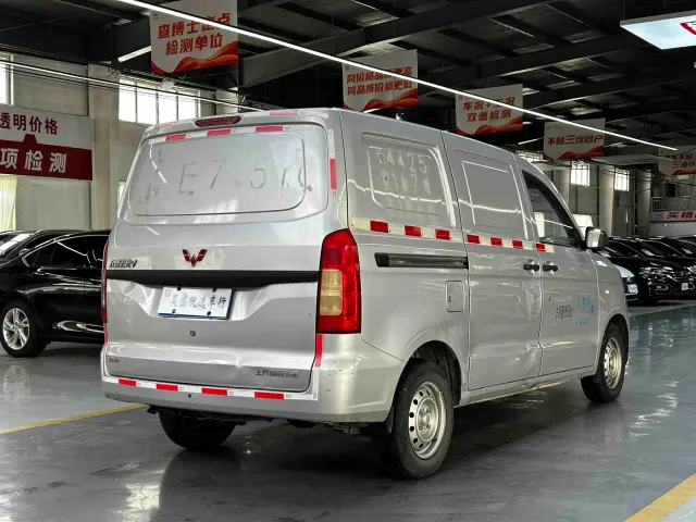 Wuling Hongguang V — Фото автомобиля 5