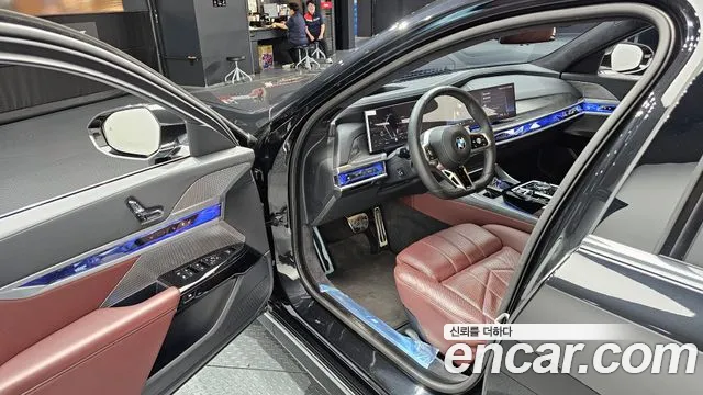 BMW 7-Series 7 серия (G70) 740i sDrive M Sport — Фото автомобиля 10