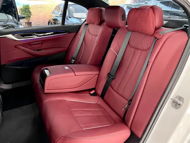 BMW 5 Series — Фото автомобиля 10
