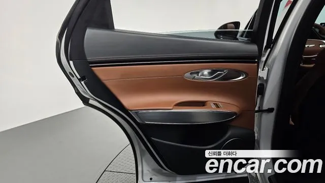 Genesis GV70 — Фото автомобиля 14