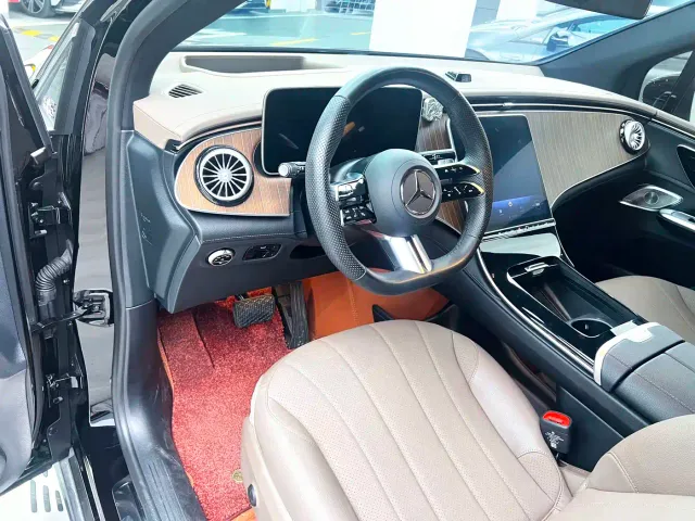 Mercedes-Benz EQE SUV — Фото автомобиля 9