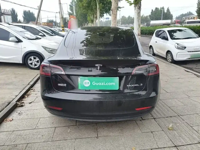 Tesla Model 3 — Фото автомобиля 5