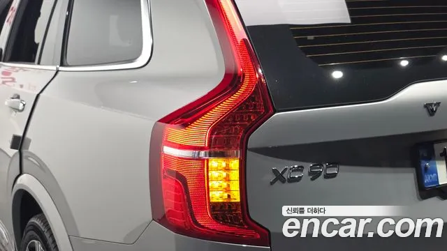 Volvo XC90 — Фото автомобиля 8