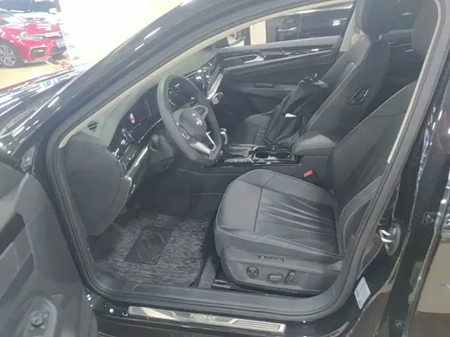 Volkswagen Passat — Фото автомобиля 14