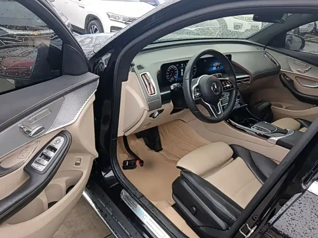 Mercedes-Benz EQC — Фото автомобиля 15