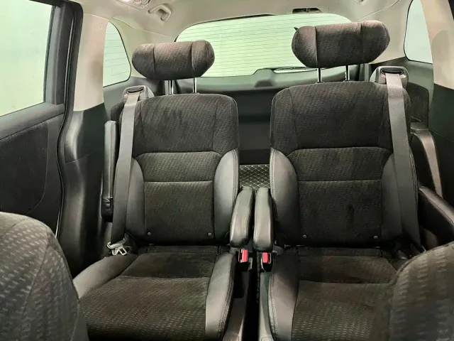Honda Elysion — Фото автомобиля 11