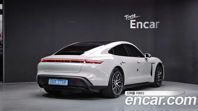 Фотография автомобиля — Porsche Taycan