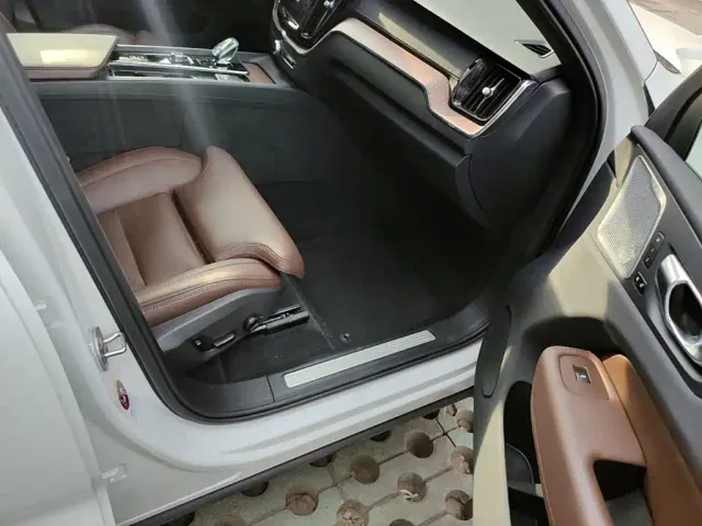 Volvo XC60 — Фото автомобиля 10