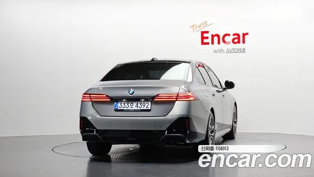 BMW 5-Series — Фото автомобиля 4