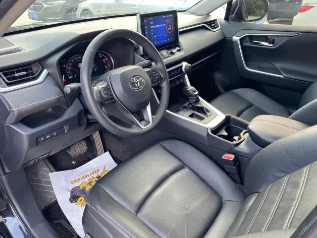 Toyota RAV4 — Фото автомобиля 7