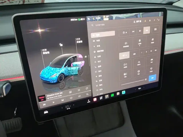 Tesla Model Y — Фото автомобиля 12