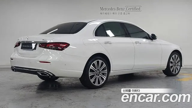 Mercedes-Benz E-Class — Фото автомобиля 2
