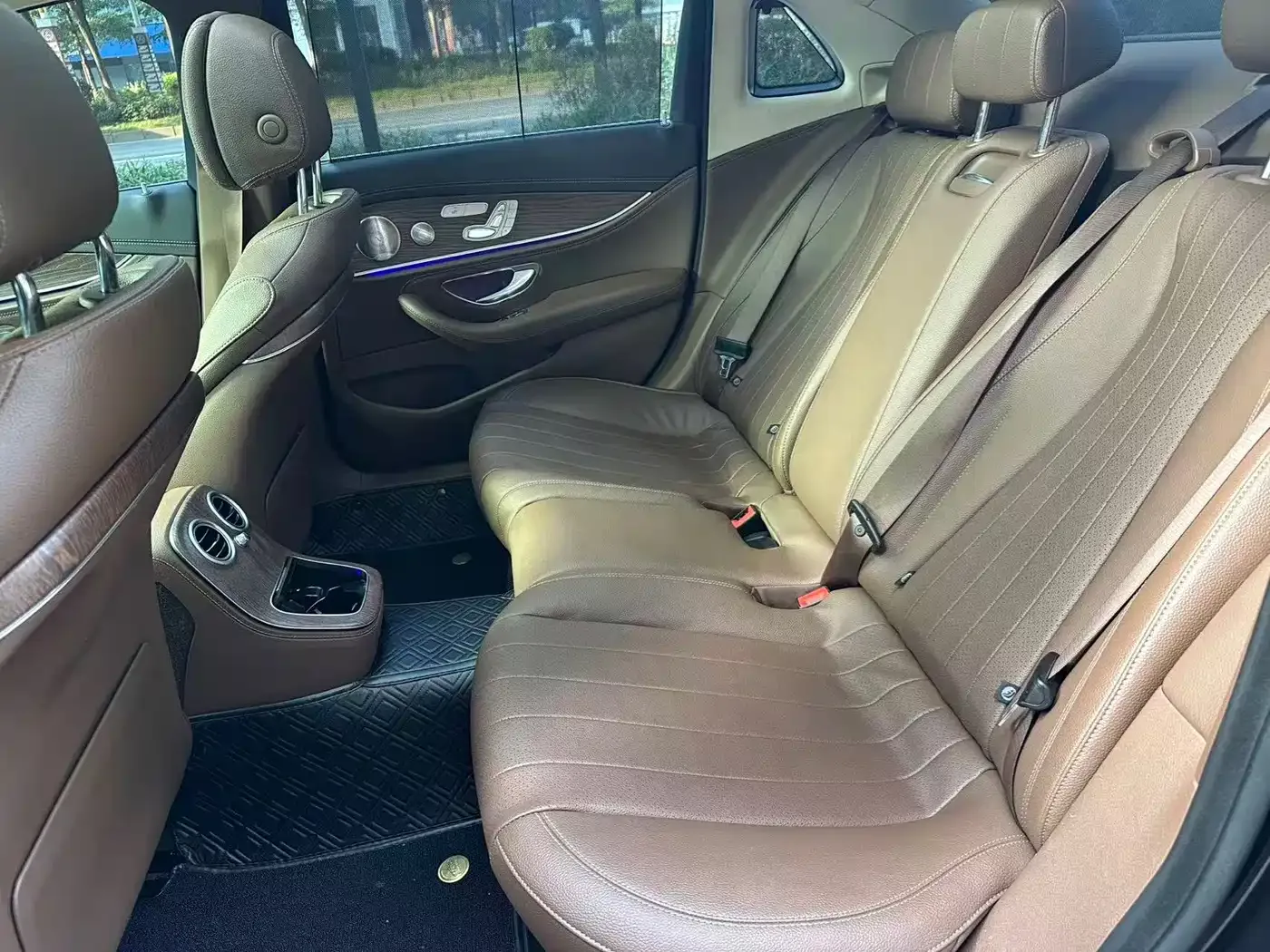 Mercedes-Benz Mercedes-Benz E-Class 2023 Facelift E 300 L Luxury — Фото автомобиля 9