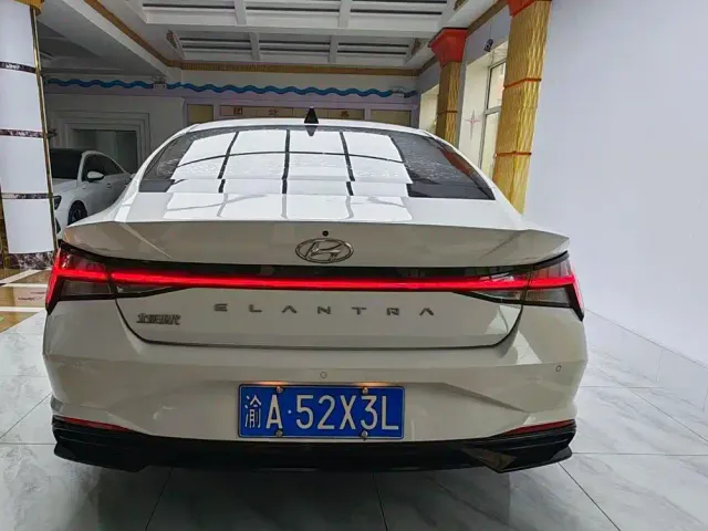 Hyundai Elantra — Фото автомобиля 5