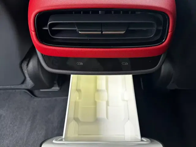 Xiaomi SU7 — Фото автомобиля 16