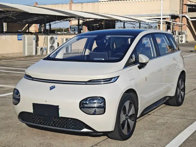 Фотография автомобиля — Baojun Cloud