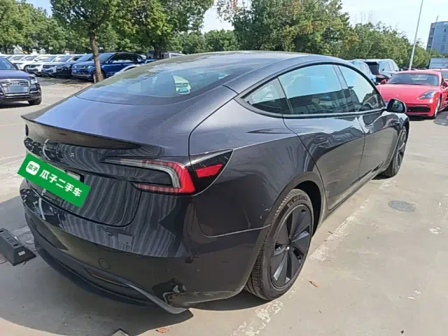 Tesla Model 3 — Фото автомобиля 6