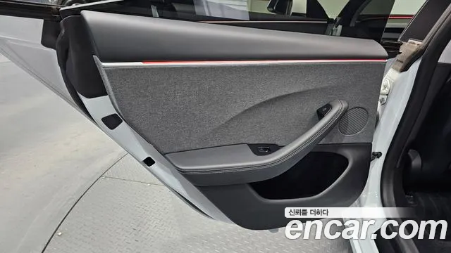 Tesla Model 3 — Фото автомобиля 14