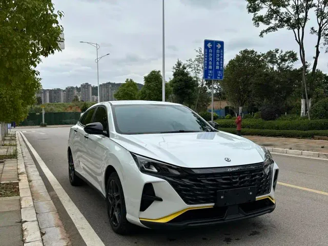 Dongfeng Yixuan — Фото автомобиля 2